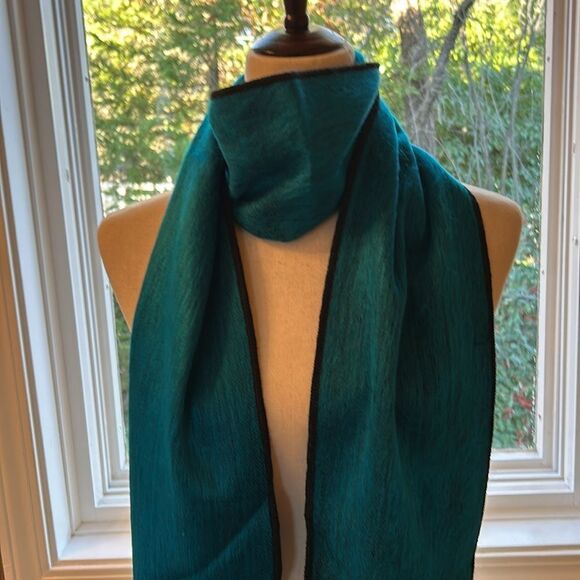 Beautiful alpaca scarf from Ecuador so soft and warm! - Picture 5 of 8